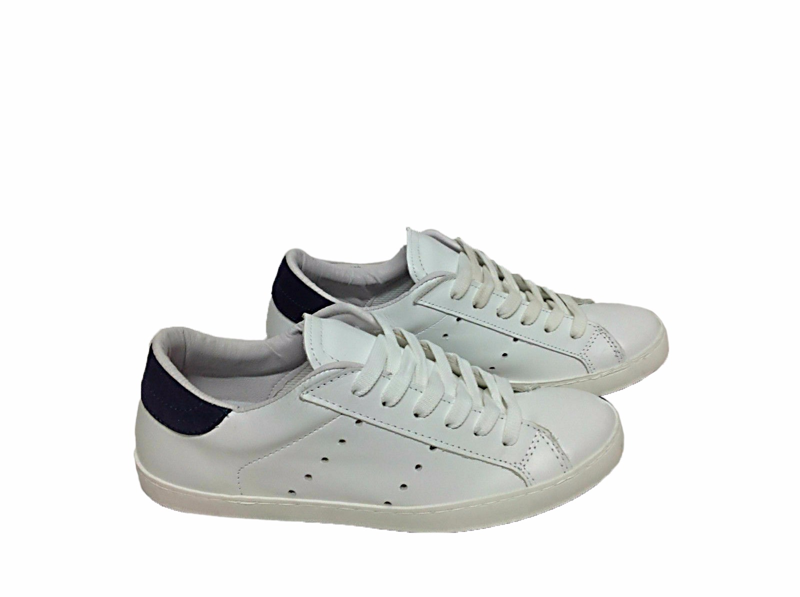 scarpe sneakers basse uomo Via Condotti pelle bianca bucherellata riporto blu